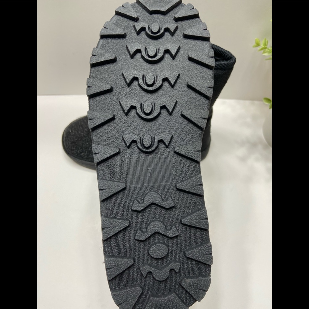 NEW Sasha Taylor Women’s Slip On Rhinestone Faux Fur Boots Black 7, 8 - Picture 9 of 9